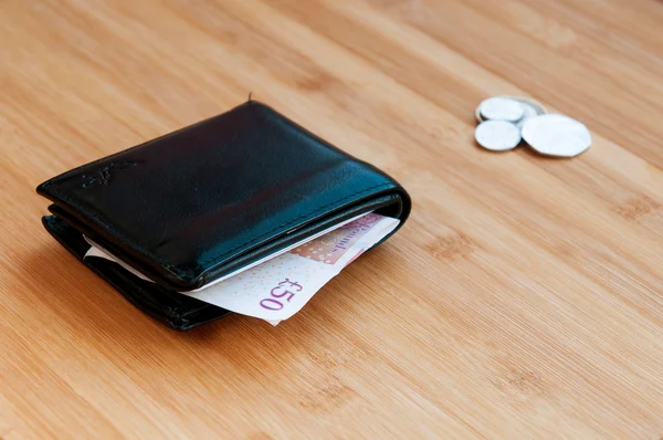 Billetera con billete de dinero británico — Foto de Stock