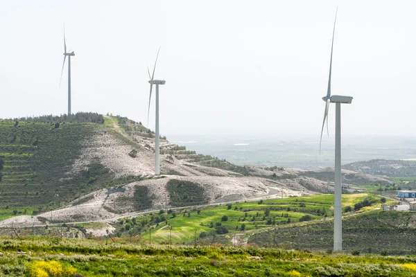 Molino de viento turbina granja de generación de energía Imagen de archivo