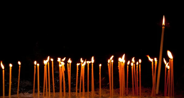 Brinnande religiösa ljus — Stockfoto