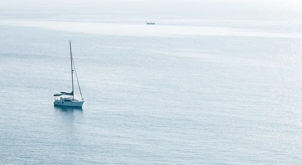 Luksusowy jacht na Oceanie Spokojnym — Zdjęcie stockowe