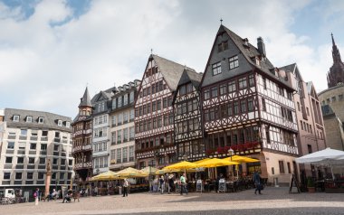 Ünlü Frankfurt Romerberg Meydanı