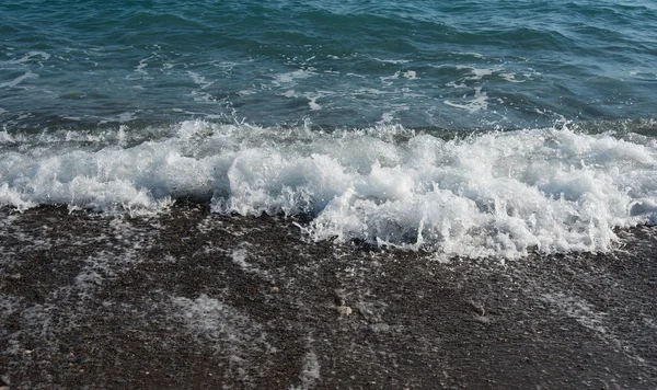 Costa con olas marinas —  Fotos de Stock