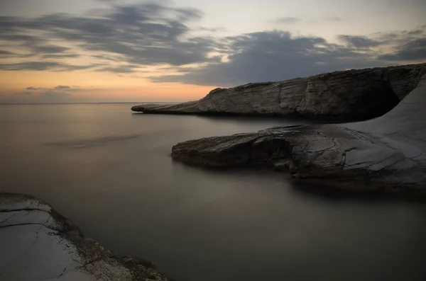 Paysage marin au coucher du soleil — Photo