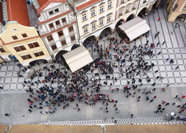 Prague old town Square and tourists — Stock Photo, Image