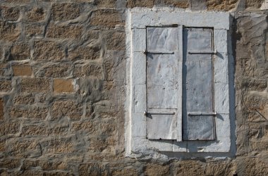 Sarhoş bir duvara Pencereyi Kapat