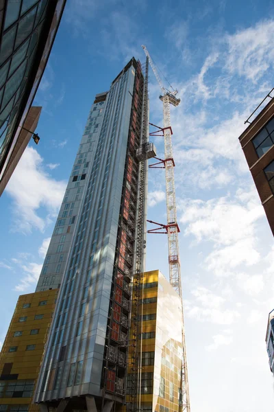 Pembangunan gedung pencakar langit modern. — Stok Foto