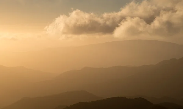 Dramatic idyllic sunset with orange colors — Stock Photo, Image