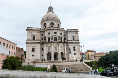 Lizbon, Portekiz 'deki Ulusal Panteon' un büyük kubbesi ve barok mimarisi Alfama ve Tagus Nehri 'ne bakan tarihi bir simgedir..