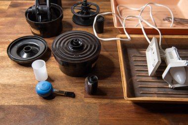 Analog fotoğrafçılık, geliştirme tepsisi, film rulosu veya makarası için ekipman.