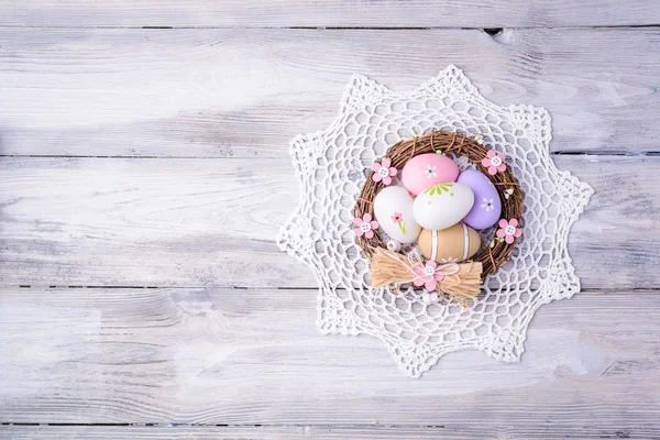 Colorful Easter eggs with white serviette and nest — Zdjęcie stockowe