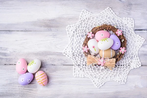Colorful Easter eggs with white serviette and nest — Zdjęcie stockowe