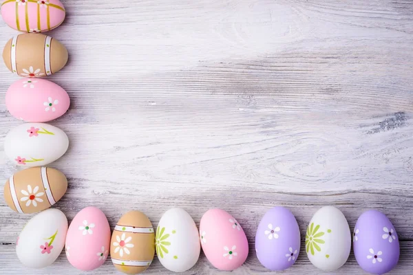 Colorful Easter eggs on old cracked wooden background — Zdjęcie stockowe