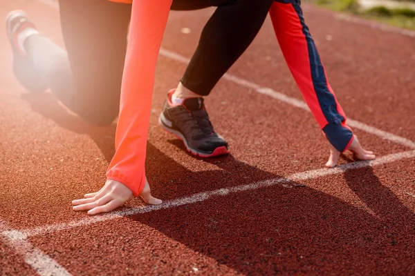 Mujer ejecutar entrenamiento al aire libre . — Foto de Stock