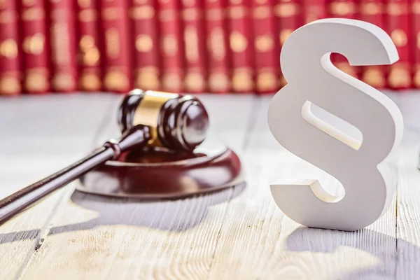 Symbols of law in court library — Stock Photo, Image