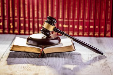 Tokmak hukuk mahkeme kitaplığındaki sembolü 