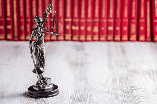 Statuette of Themis the symbol of law — Stock Photo, Image
