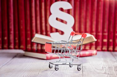 Kortu Kütüphane sembollerde Ticaret Hukuku.
