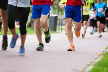 Yarış parkta çalıştıran yaz