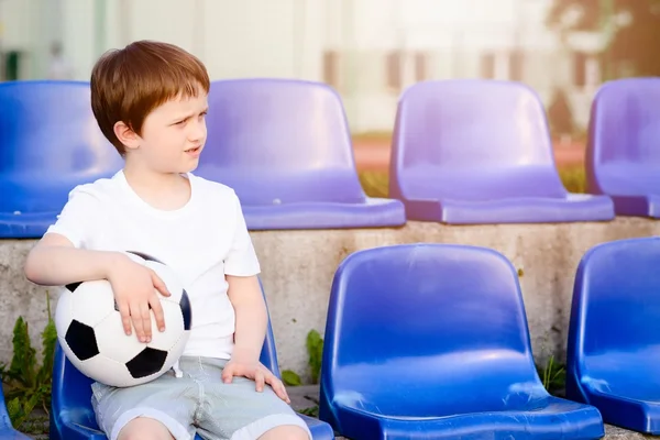 Маленькие футбольные фанаты разочарованы — стоковое фото
