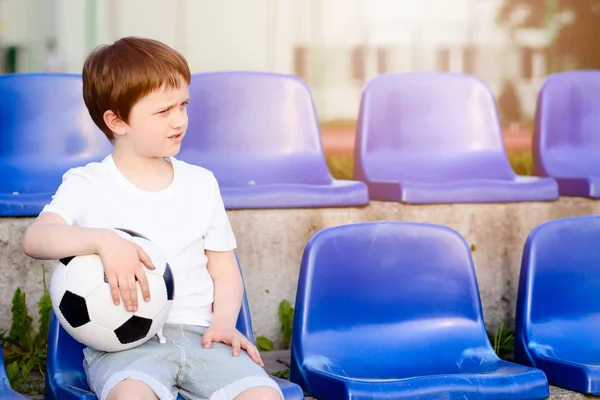 Küçük futbol fanlar hayal kırıklığına — Stok fotoğraf