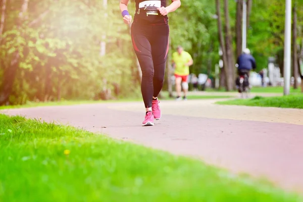 Woman running in park — Stock Photo, Image