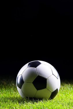 Klasik siyah ve beyaz futbol topu