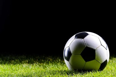 Klasik siyah ve beyaz futbol topu