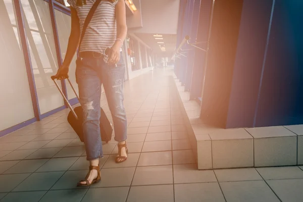 Woman with her luggage — Stock Photo, Image