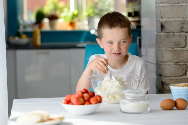 Child mixing white cottage cheese in a bowl — Stock Photo, Image