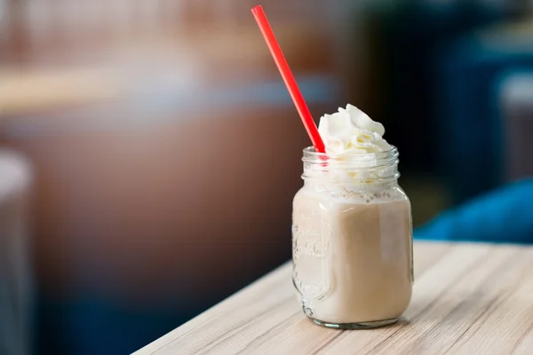 Ice cold, refreshing frappe coffee — Stock Photo, Image
