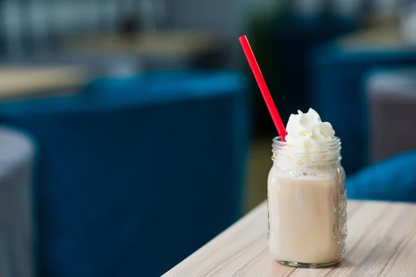 Ice cold, refreshing frappe coffee — Stock Photo, Image