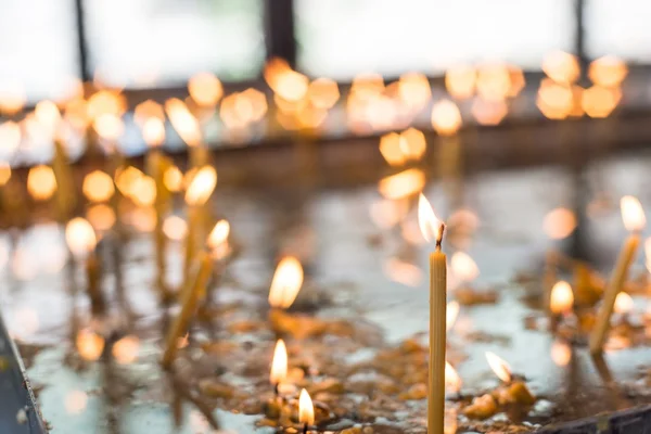 Candele nella chiesa ortodossa — Foto Stock