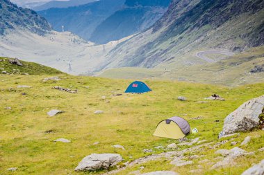 Balea Lake yakınındaki turistik çadır