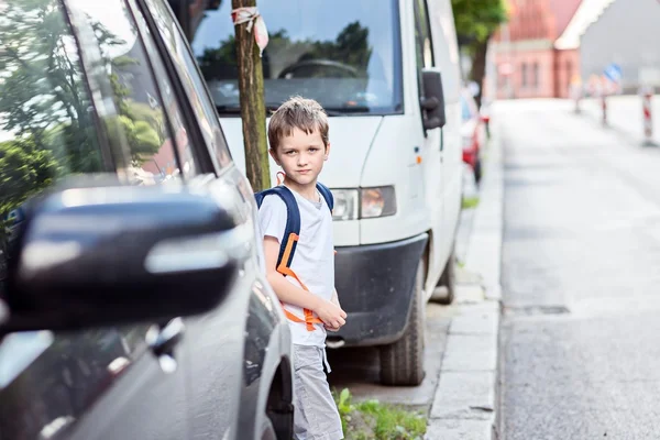 Dangerous road to school — Stock Photo, Image