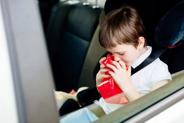 Seven years old child vomiting in car — Stock Photo, Image