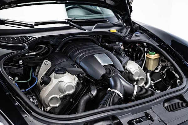 Moderne automotor. V6 sportwagen motor. — Stockfoto