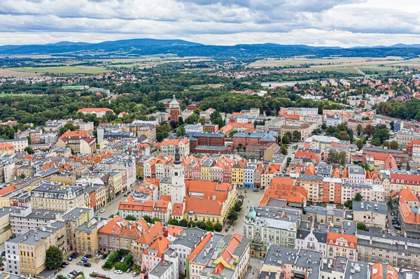 Drone aéreo do centro da cidade de Swidnica e da cidade velha. Swidnica, Baixa Silésia, Polónia — Fotografia de Stock
