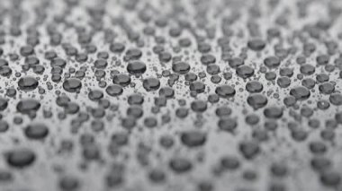 Araba boyasına su damlaları. Araba gövdesinde hidrofobik su etkisi