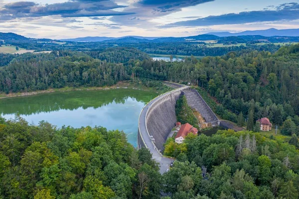 ピルチョヴィツェのダムと湖の空中風景. ストック画像