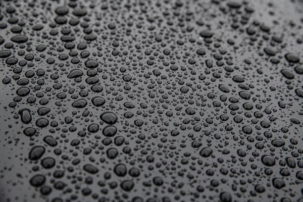 Gotas de água no corpo do carro. Efeito hidrofóbico. — Fotografia de Stock