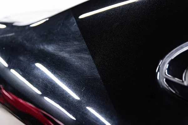 Before and after effect after car varnish renovation and paint correction — Stockfoto