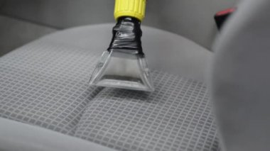 Stüdyo işçisini temizleyen erkek arabası tekstil döşemeleri.