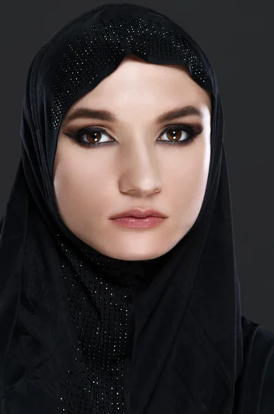 Beautiful muslim arabic woman on grey background — Stock Photo, Image