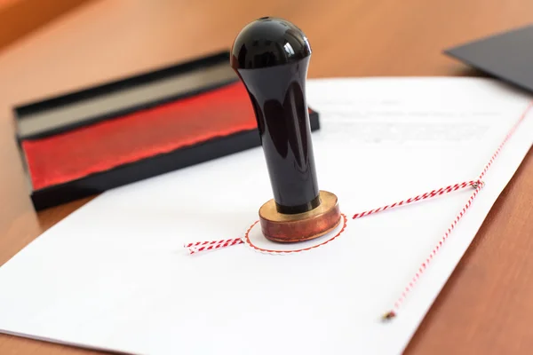 Notariële akte en stempel gebruikt door de Poolse notaris — Stockfoto