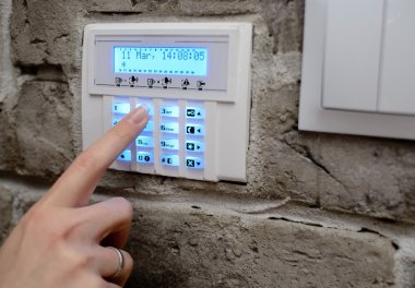 Closeup kodunu girerek kadının parmağına