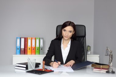 Kadın noter vekaletname imzalama