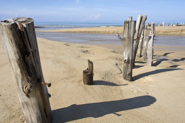 Pfosten am khuek khak beach (Landschaft) — Stockfoto