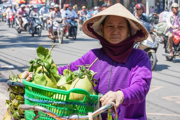 Mulher vendedor de frutas — Fotografia de Stock