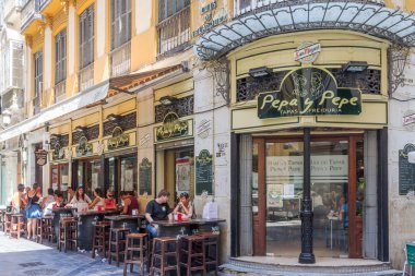 Pepa y Pepe Restoran dışında yeme insanlar