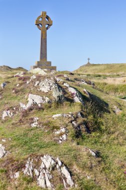 Llanddwyn Adası üzerinde haçlar